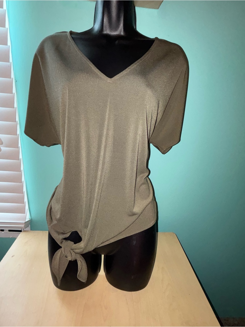 V-Neck Short Sleeve Tie-Front Top - Olive size M